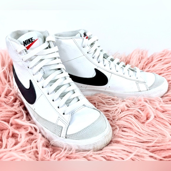 Nike Blazer Mid ‘77 SE Shoes - Picture 3 of 8